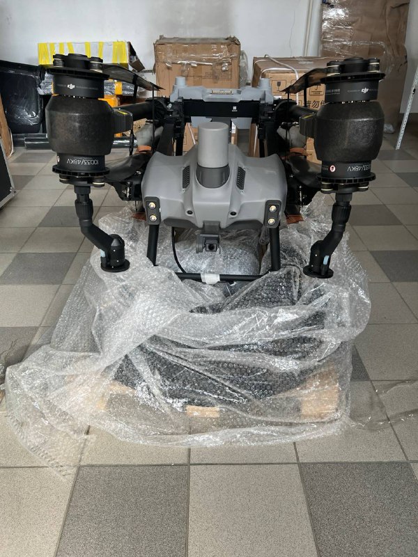 DJI Agras T40 — сельскохозяйственный модульный дрон фото 2