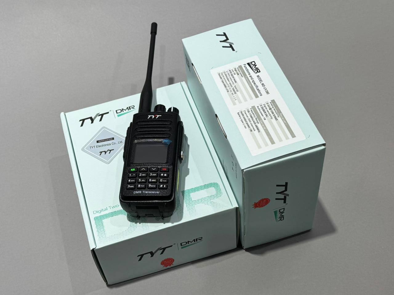 TYT MD-UV390 — двухдиапазонная DMR-радиостанция с GPS